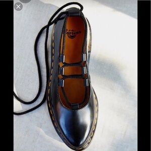 ISO Dr Martens elphie shoes